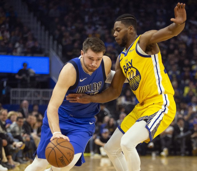  拉塞尔20+20终结独行侠五连胜  