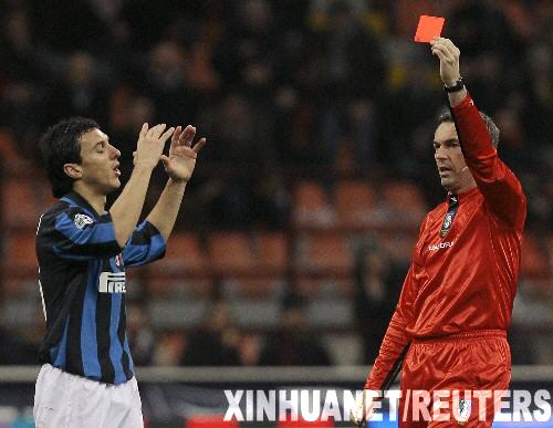  国米铁卫红牌下场陷被动  